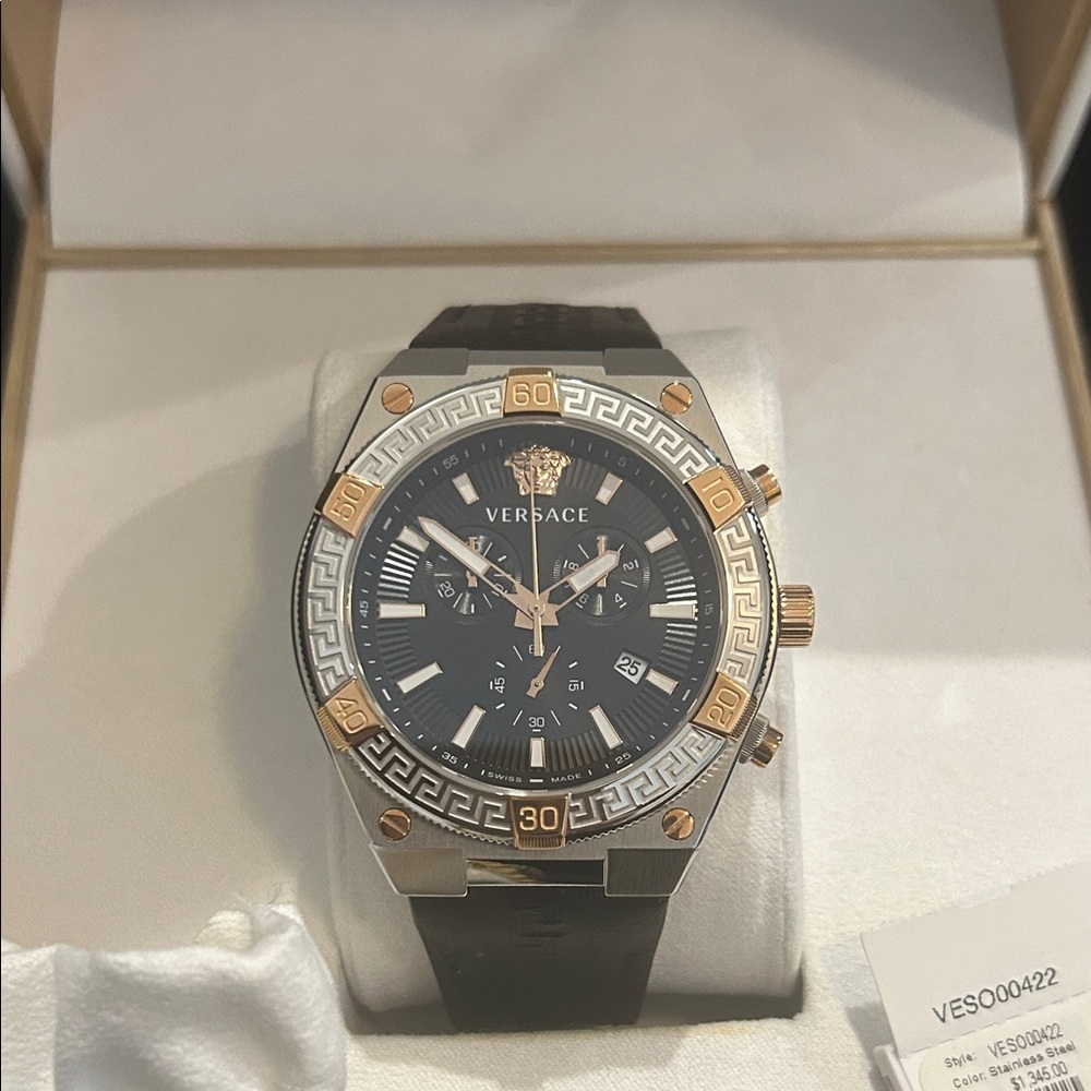 Versace Men's Watch in Black and Gold - Picture 4 of 9